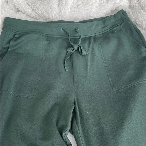 Lou & Grey Sweatpants Pine Green - Picture 2 of 7